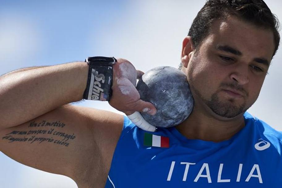 Gian Piero Ragonesi mentre si prepara al lancio del peso (Getty Images)